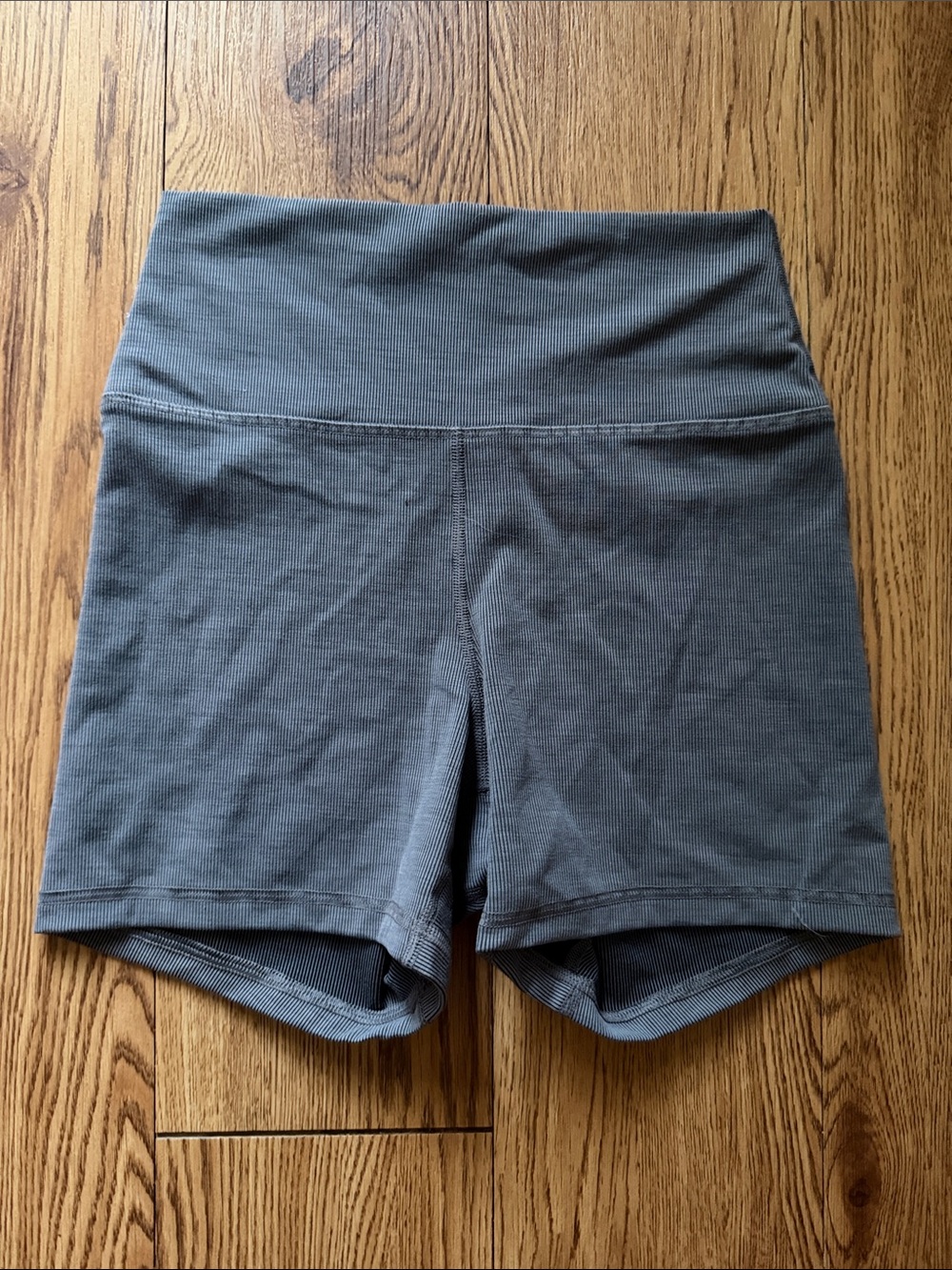 Fleo Ribbed High-Waist Bike Shorts in Gray